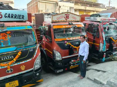 The Naman Logistics team beside the fleet at the Jabalpur godown
